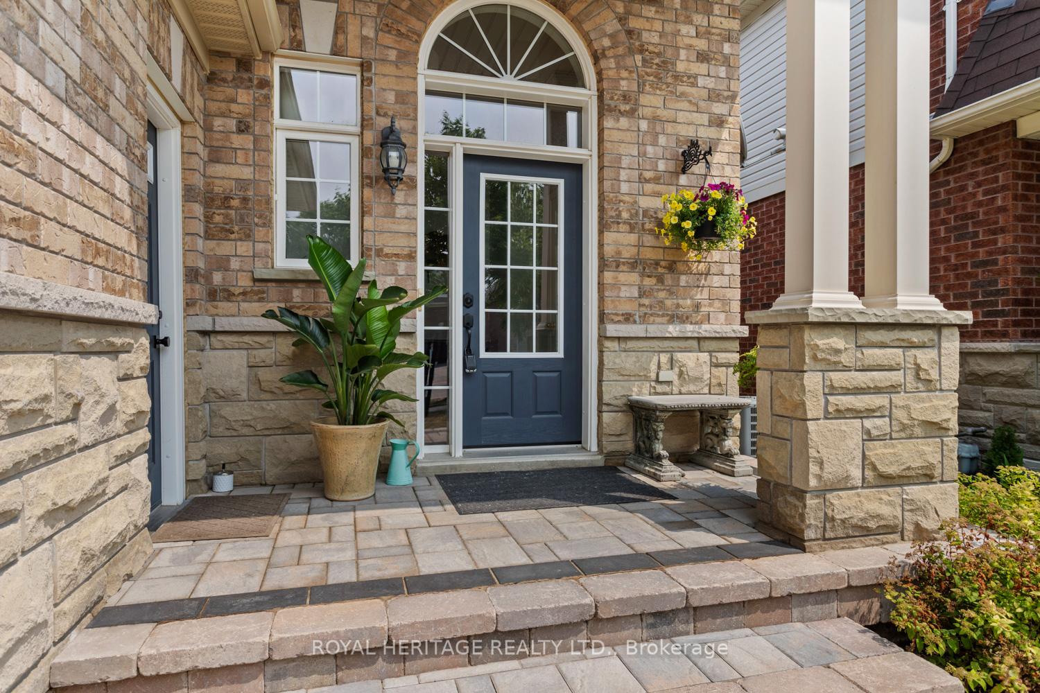 Photo 3 of 11 Piper Crescent, Clarington, Bowmanville — HOMEH
