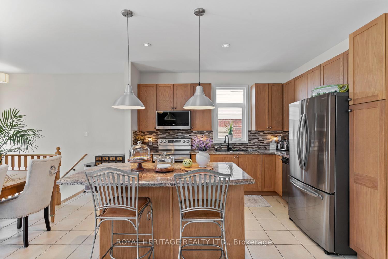 Photo 6 of 11 Piper Crescent, Clarington, Bowmanville — HOMEH