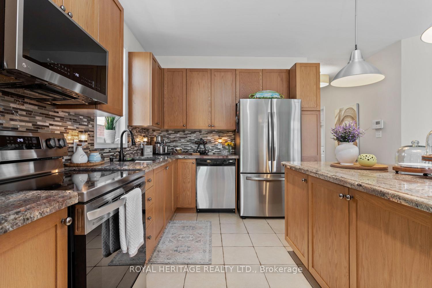 Photo 7 of 11 Piper Crescent, Clarington, Bowmanville — HOMEH