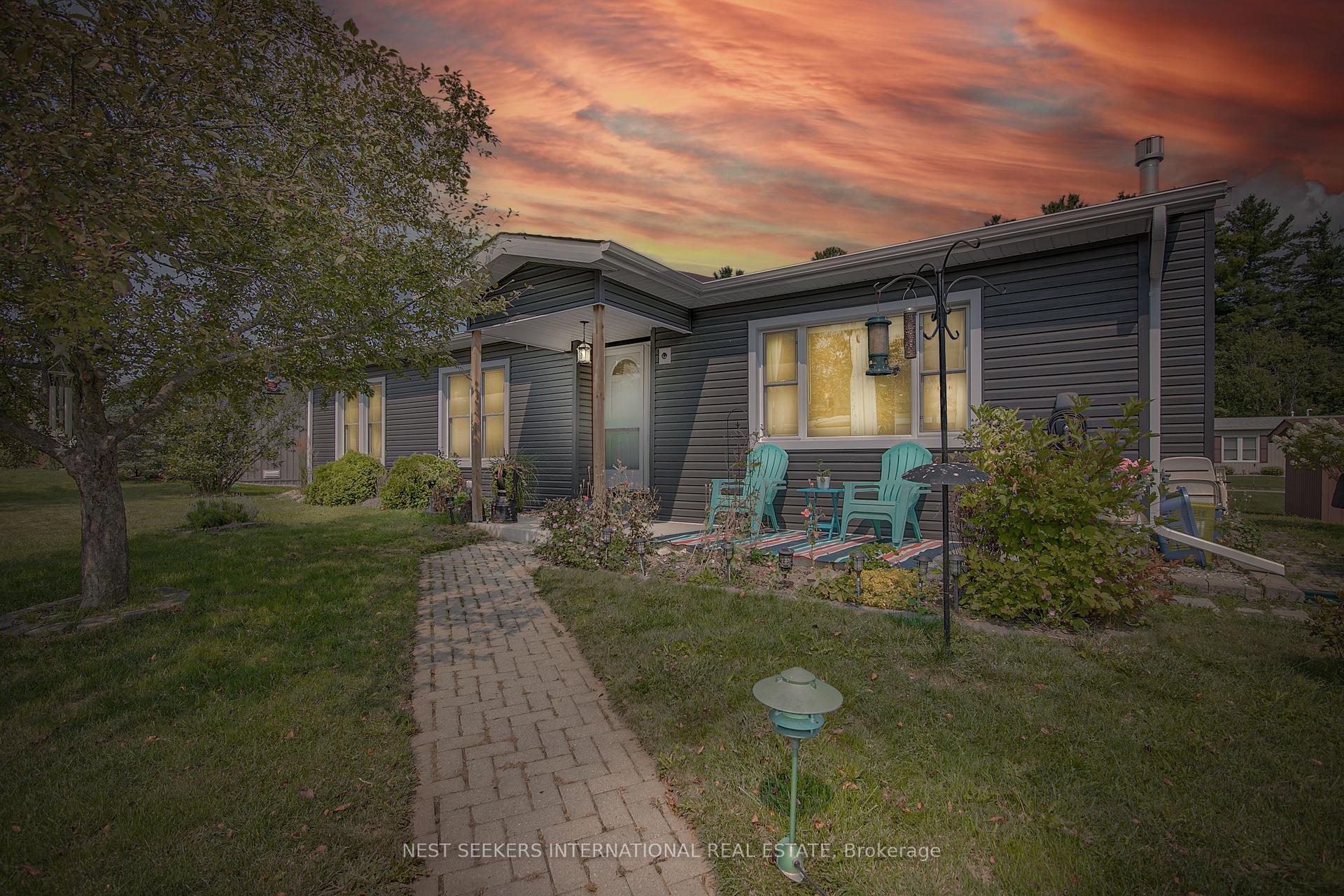 Photo 1 of 16 Sunset Drive, Innisfil, Rural Innisfil — HOMEH