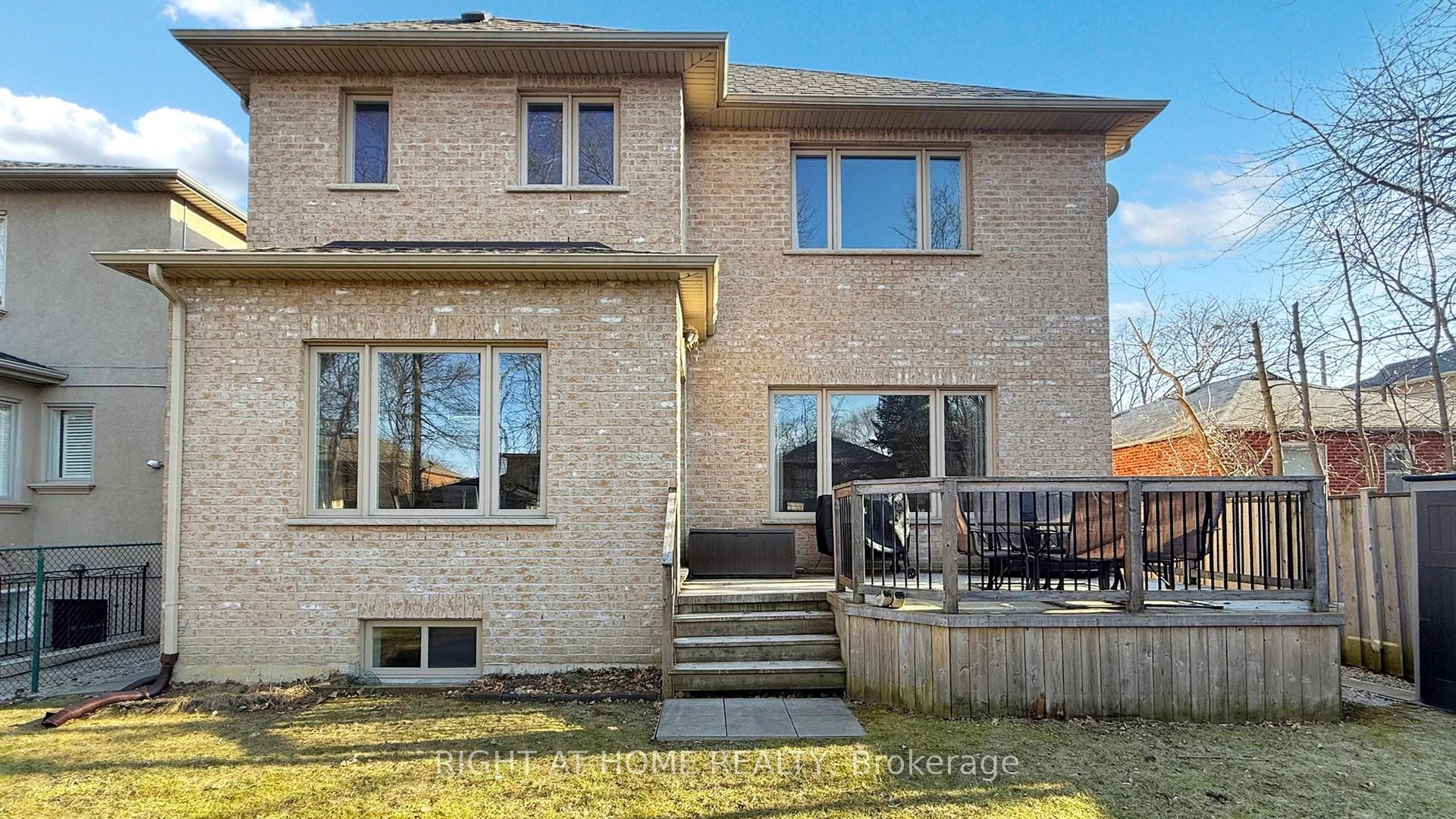 Photo 34 of 84 Roberta Drive, Toronto, Englemount-Lawrence — HOMEH
