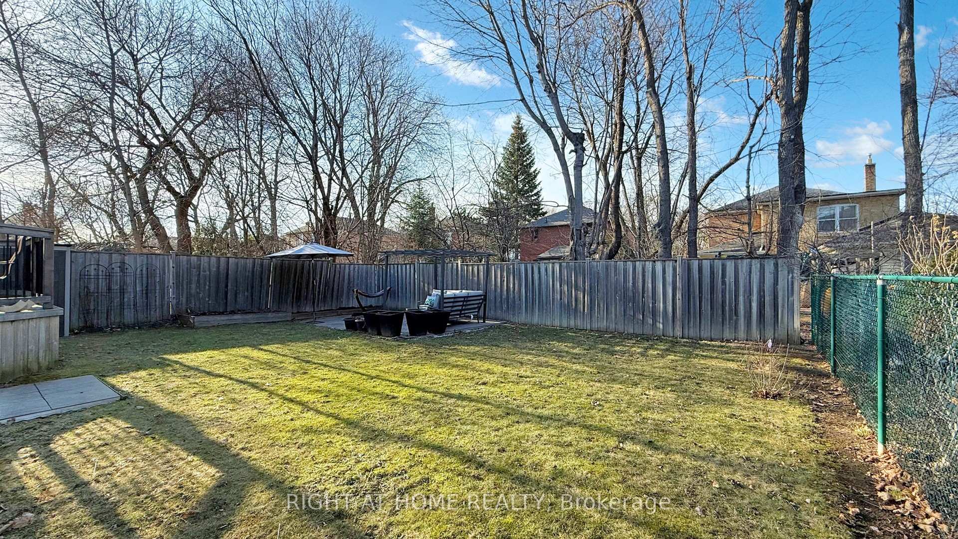 Photo 37 of 84 Roberta Drive, Toronto, Englemount-Lawrence — HOMEH