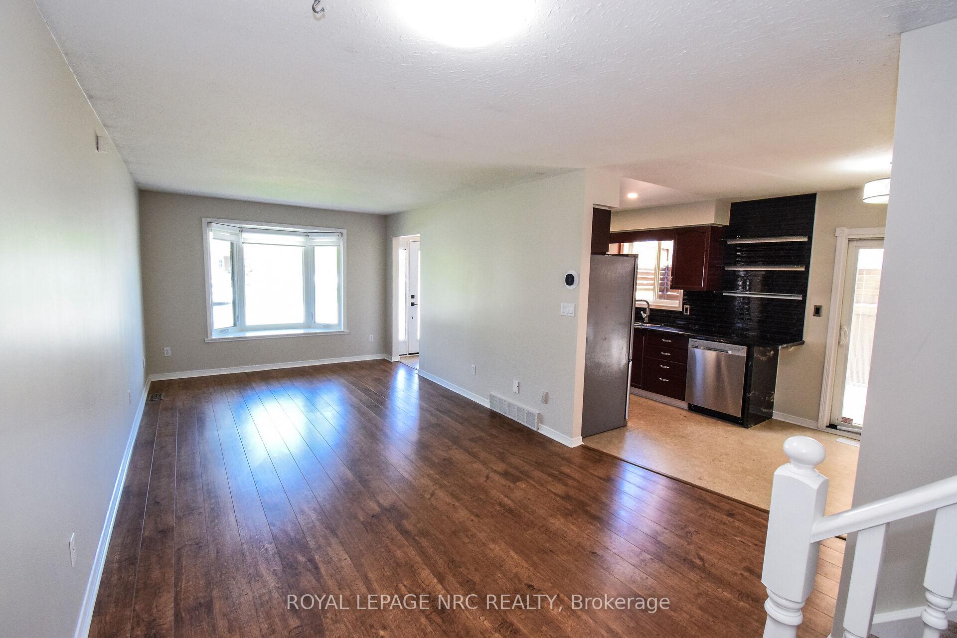 Photo 7 of 4974 Windgate Drive E, Niagara Falls, Ascot — HOMEH