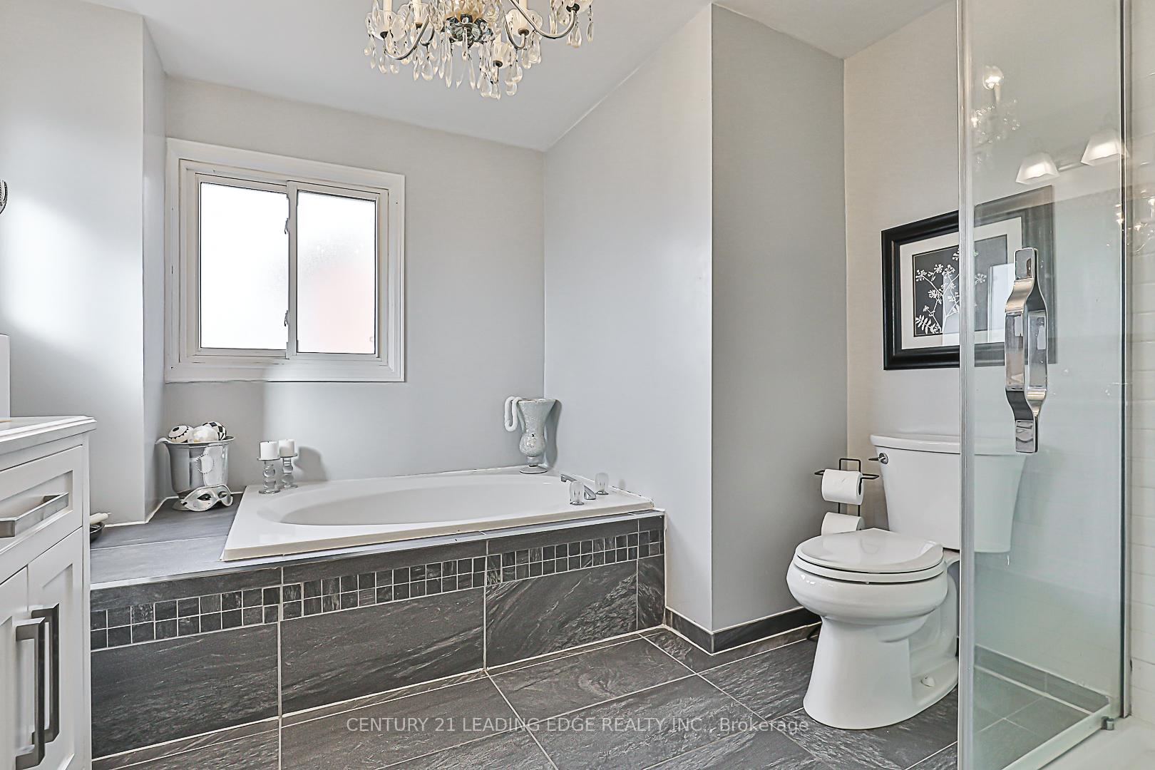 Photo 25 of 724 Barnes Crescent, Oshawa, Northglen — HOMEH