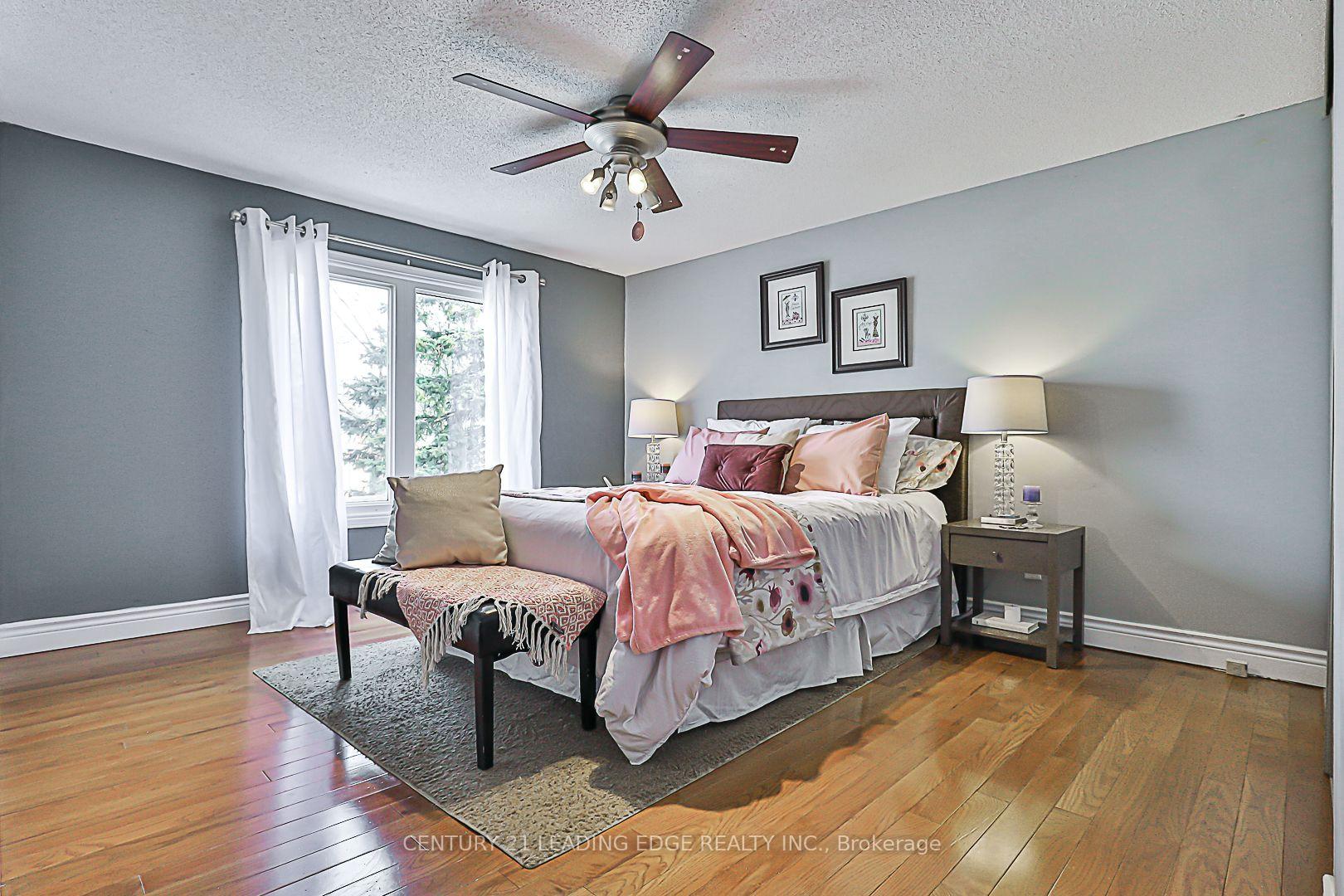 Photo 27 of 724 Barnes Crescent, Oshawa, Northglen — HOMEH