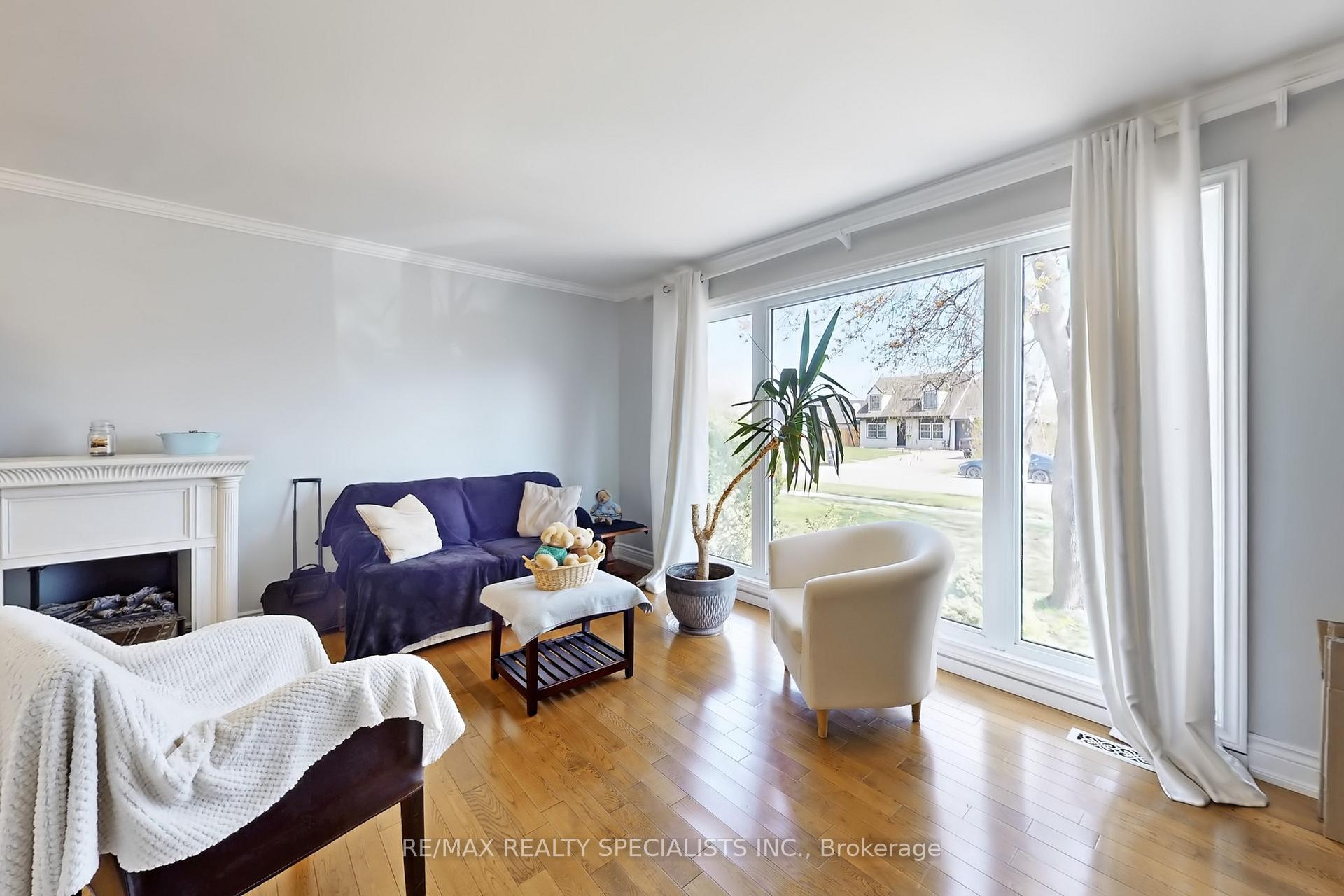 Photo 5 of 6 Appleby Drive, Brampton, Avondale — HOMEH