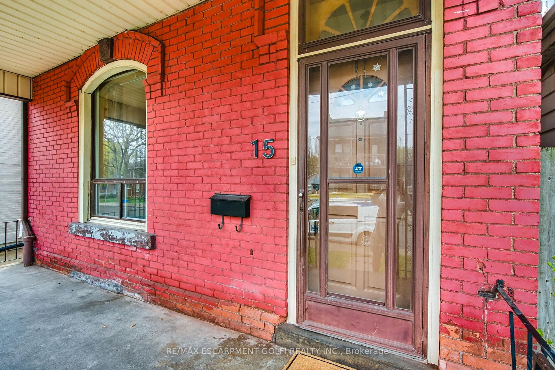 Photo 3 of 15 Picton Street W, Hamilton, Strathcona — HOMEH