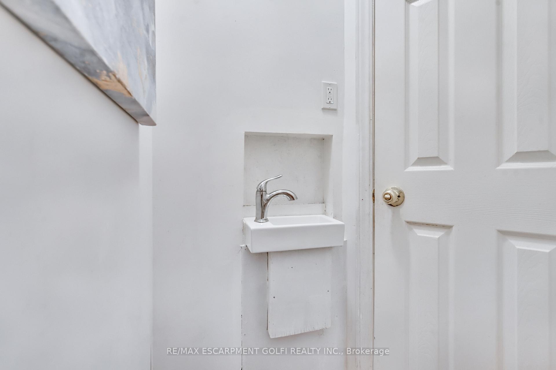 Photo 13 of 15 Picton Street W, Hamilton, Strathcona — HOMEH