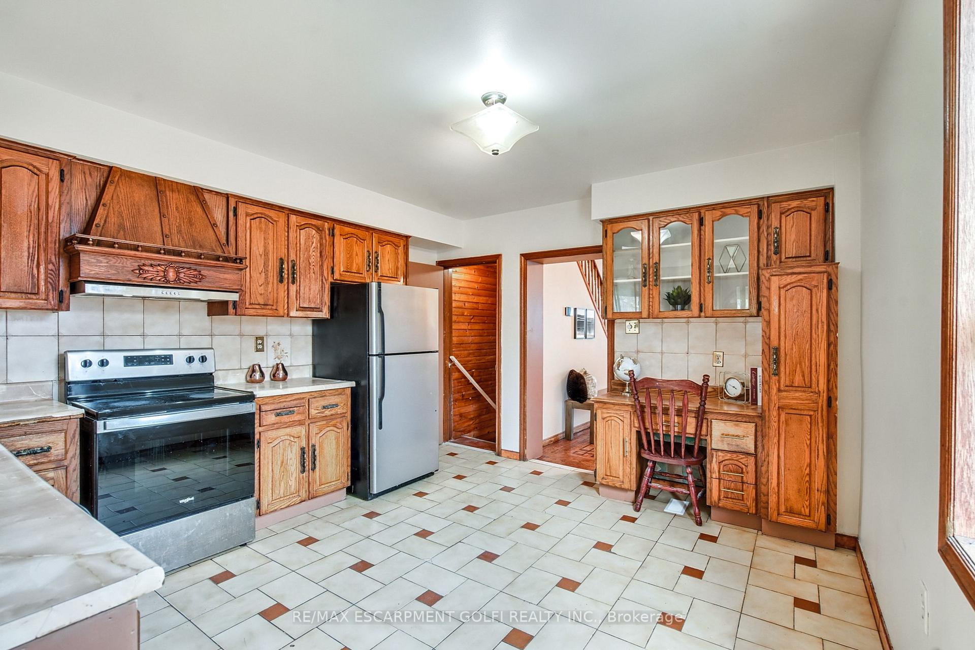 Photo 9 of 15 Picton Street W, Hamilton, Strathcona — HOMEH