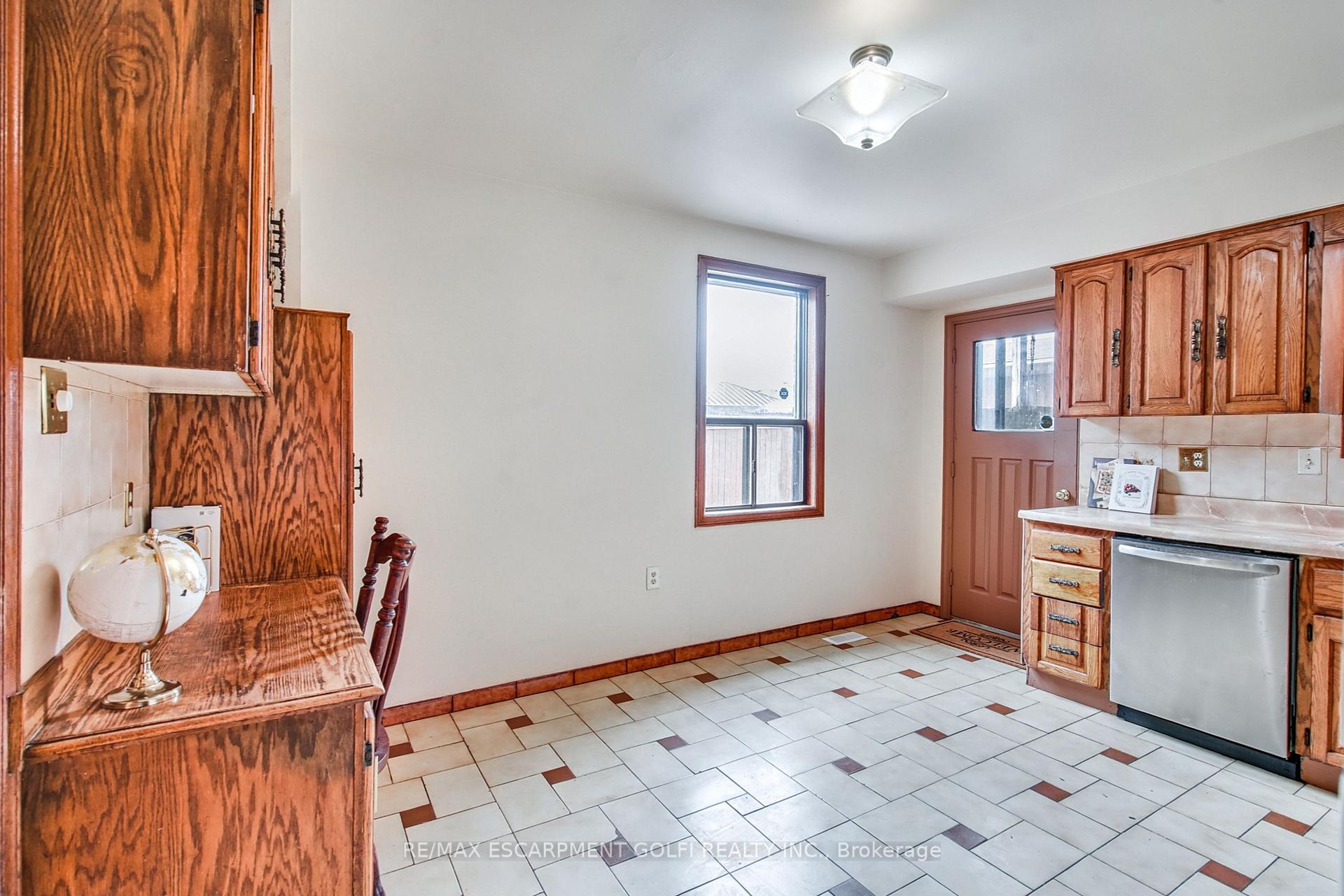 Photo 11 of 15 Picton Street W, Hamilton, Strathcona — HOMEH