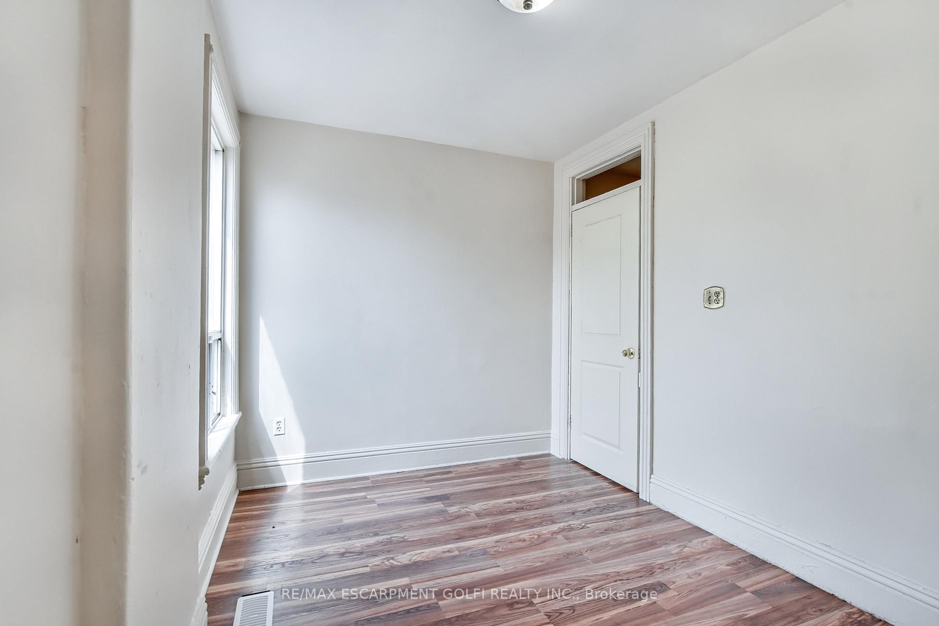 Photo 21 of 15 Picton Street W, Hamilton, Strathcona — HOMEH