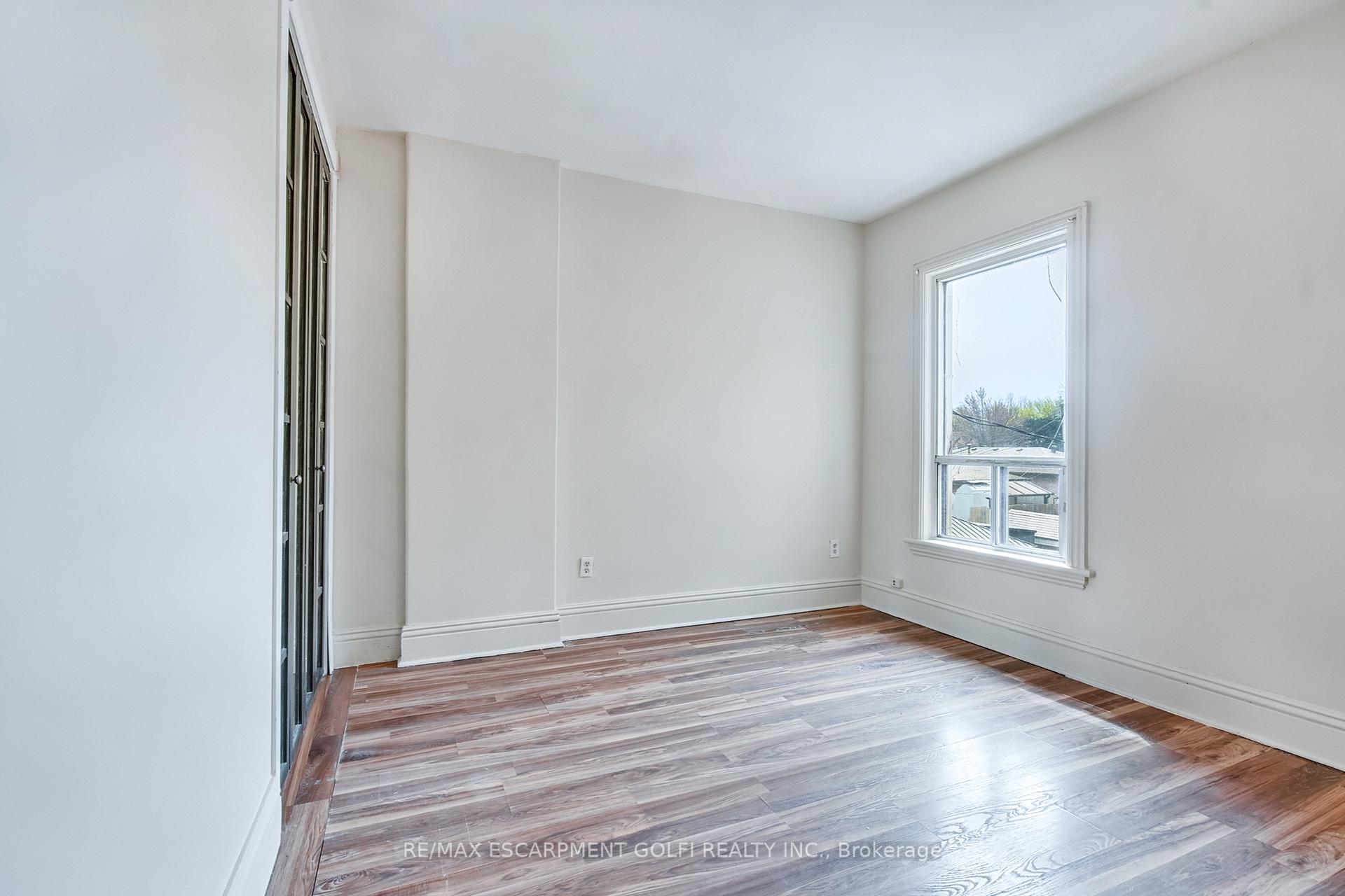 Photo 19 of 15 Picton Street W, Hamilton, Strathcona — HOMEH