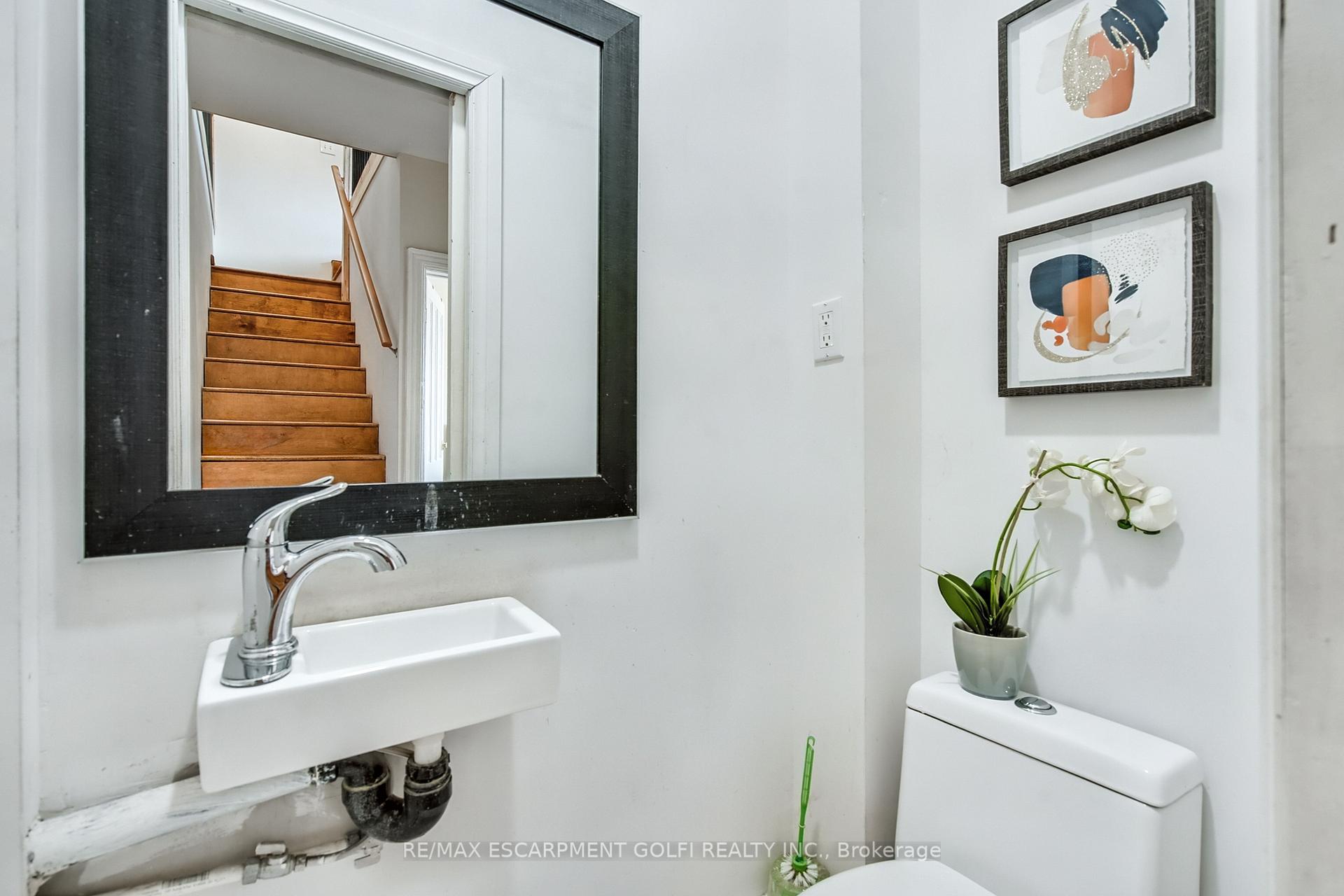 Photo 20 of 15 Picton Street W, Hamilton, Strathcona — HOMEH