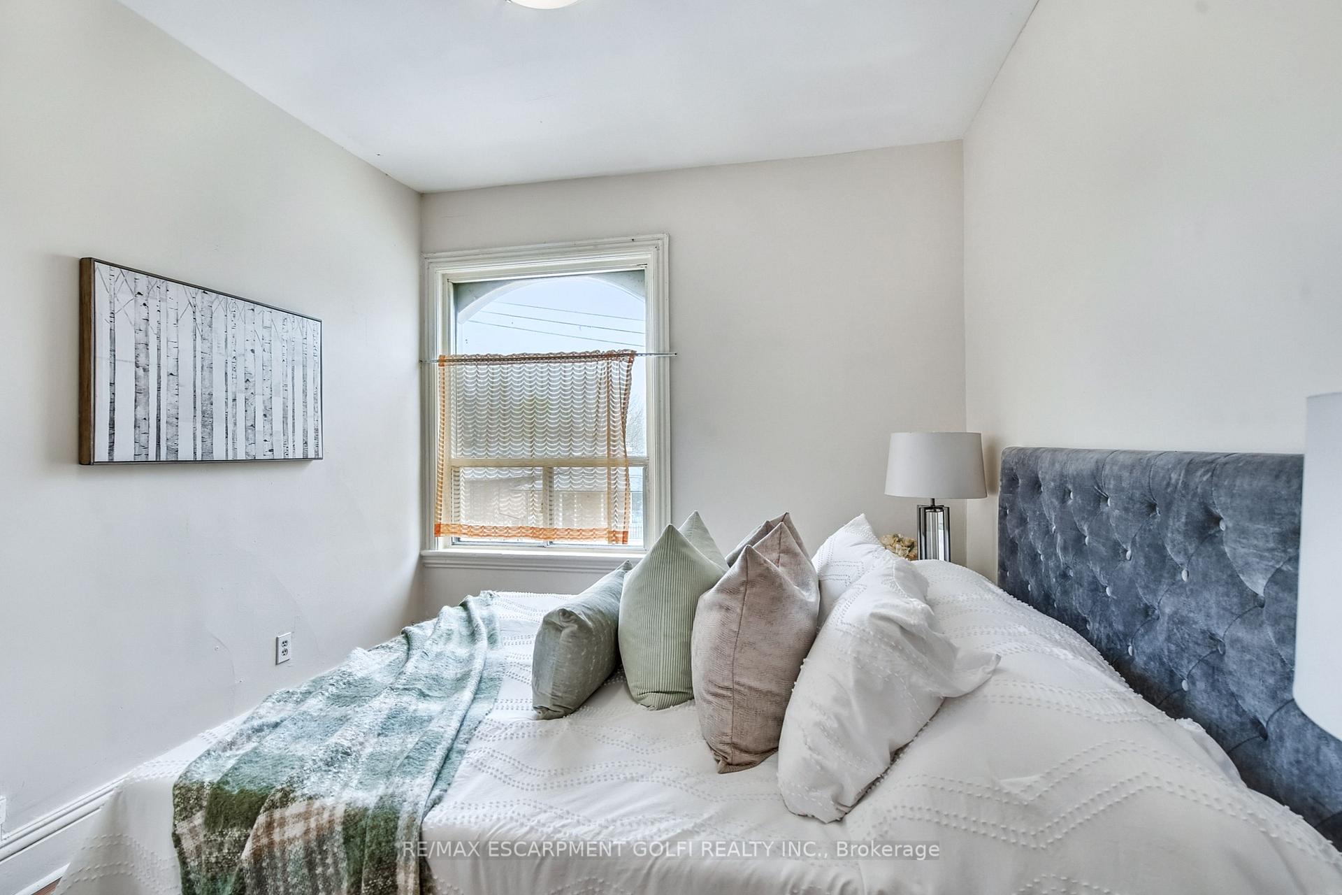 Photo 22 of 15 Picton Street W, Hamilton, Strathcona — HOMEH