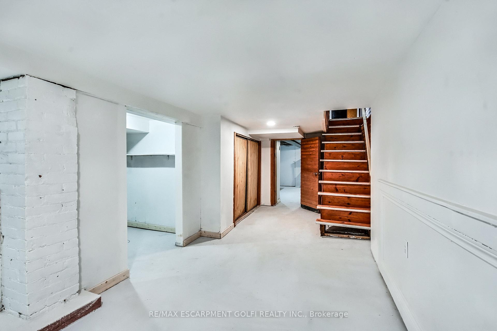 Photo 28 of 15 Picton Street W, Hamilton, Strathcona — HOMEH