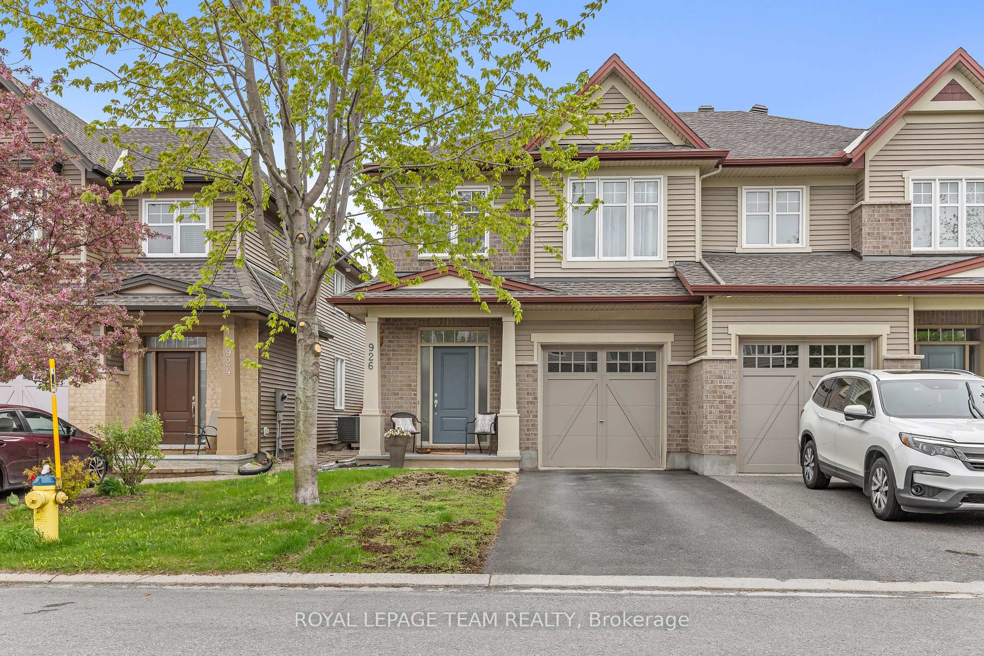 Front of 926 Bunchberry Way