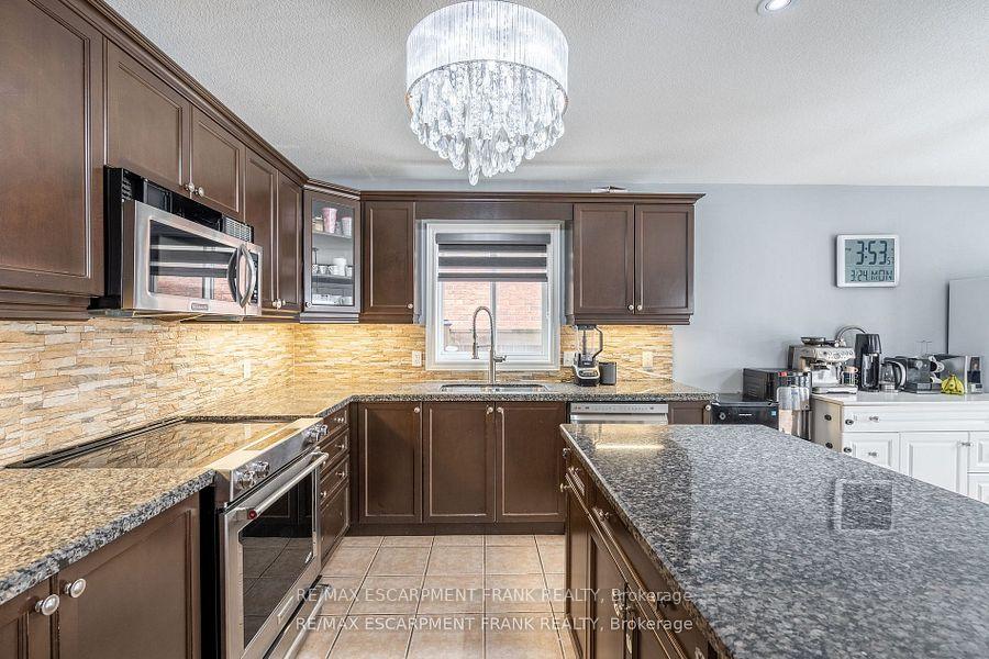 Photo 17 of 36 Showcase Drive, Hamilton, Stoney Creek — HOMEH
