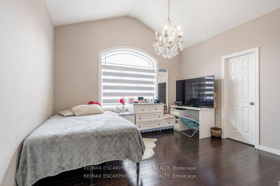 Photo 18 of 36 Showcase Drive, Hamilton, Stoney Creek — HOMEH