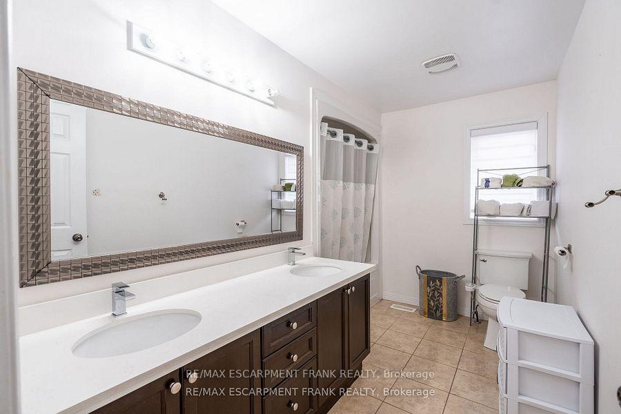 Photo 23 of 36 Showcase Drive, Hamilton, Stoney Creek — HOMEH
