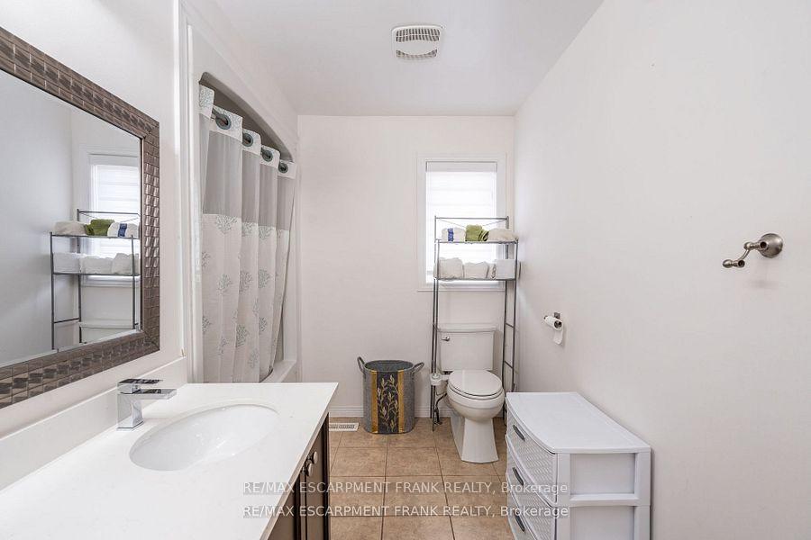 Photo 21 of 36 Showcase Drive, Hamilton, Stoney Creek — HOMEH