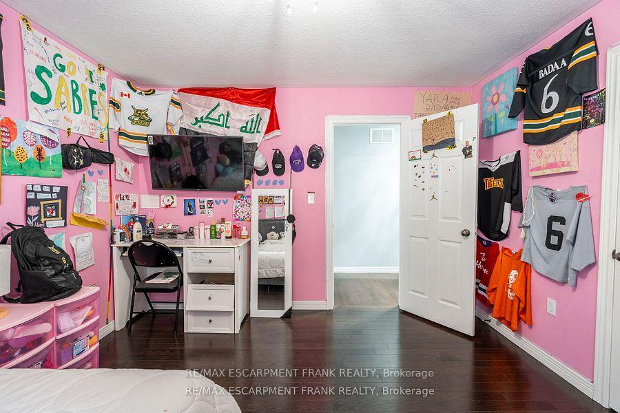 Photo 24 of 36 Showcase Drive, Hamilton, Stoney Creek — HOMEH