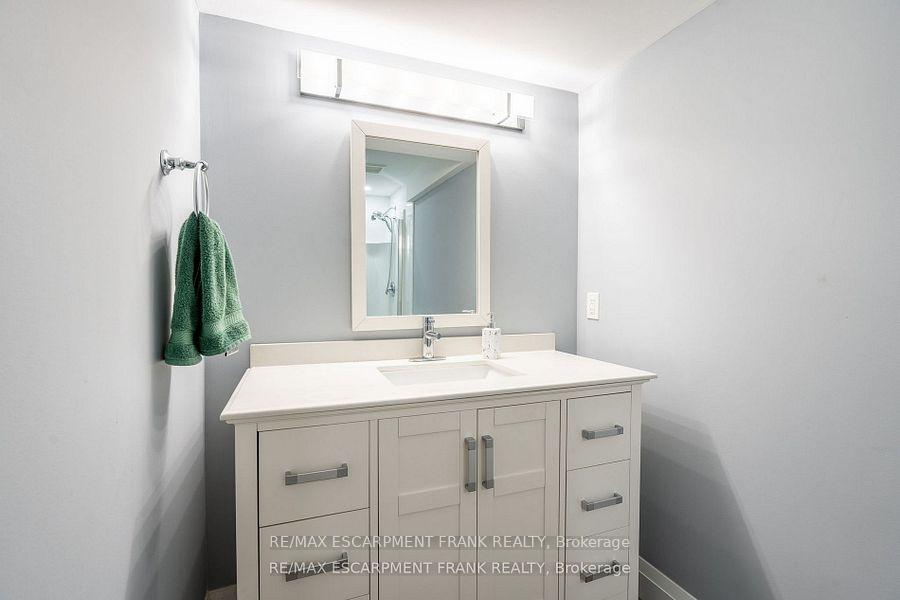 Photo 31 of 36 Showcase Drive, Hamilton, Stoney Creek — HOMEH