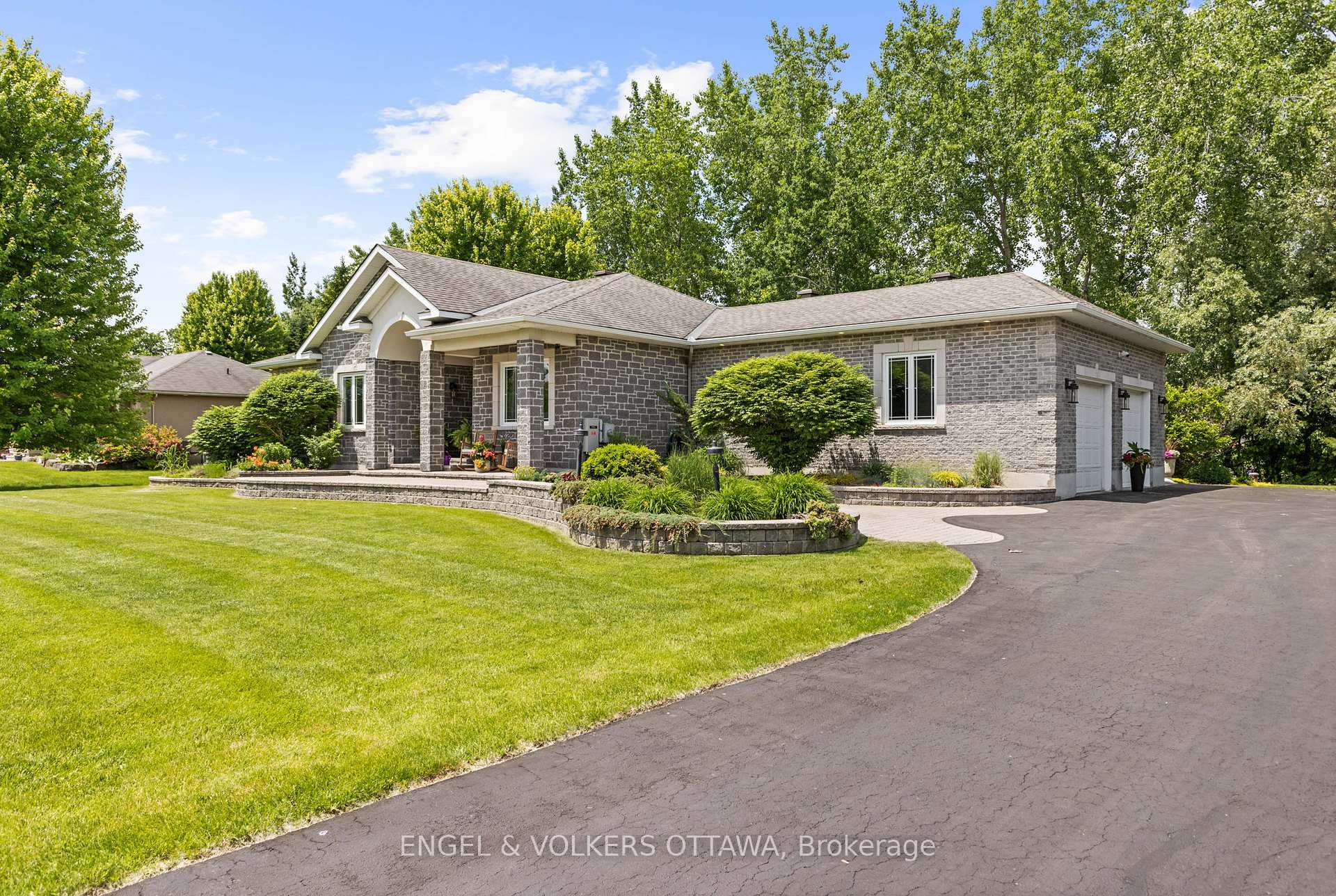Photo 2 of 6957 Lake Forest Walk, Ottawa, Greely — HOMEH
