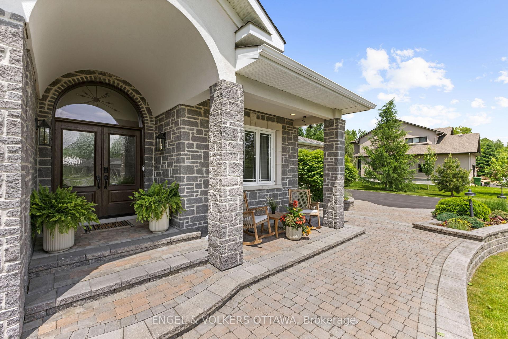 Photo 3 of 6957 Lake Forest Walk, Ottawa, Greely — HOMEH