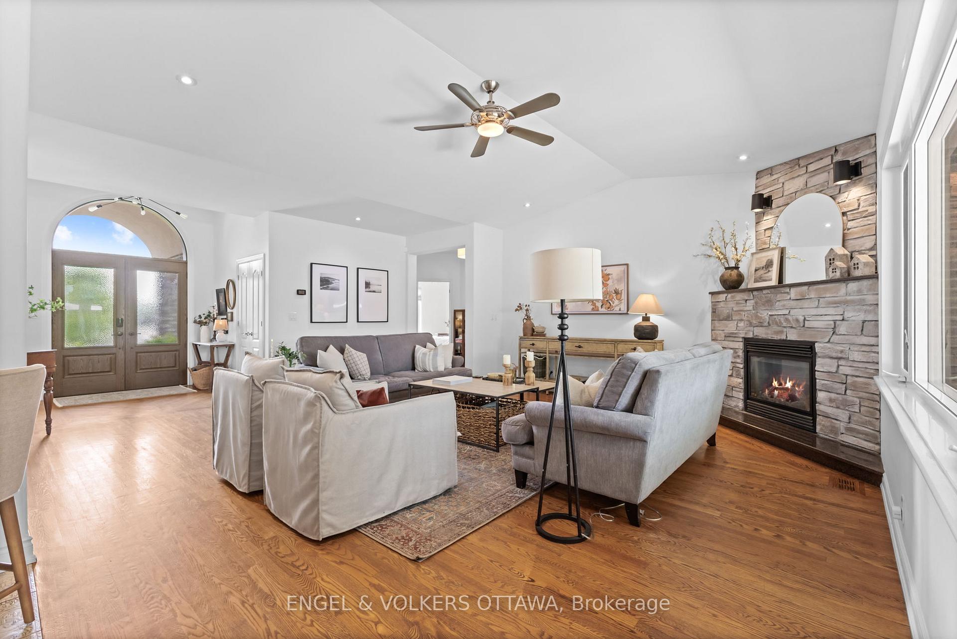 Photo 6 of 6957 Lake Forest Walk, Ottawa, Greely — HOMEH