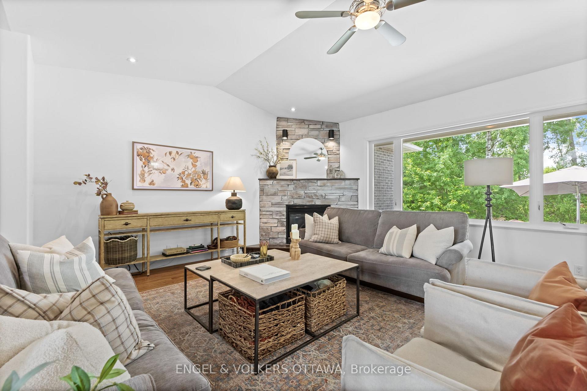 Photo 7 of 6957 Lake Forest Walk, Ottawa, Greely — HOMEH
