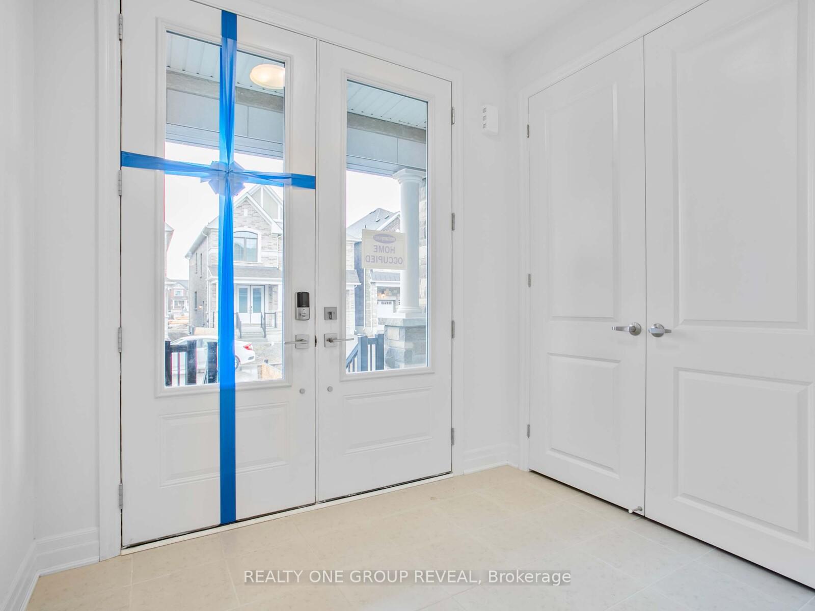 Photo 3 of 2 Spring Oak Crescent, Markham, Rural Markham — HOMEH