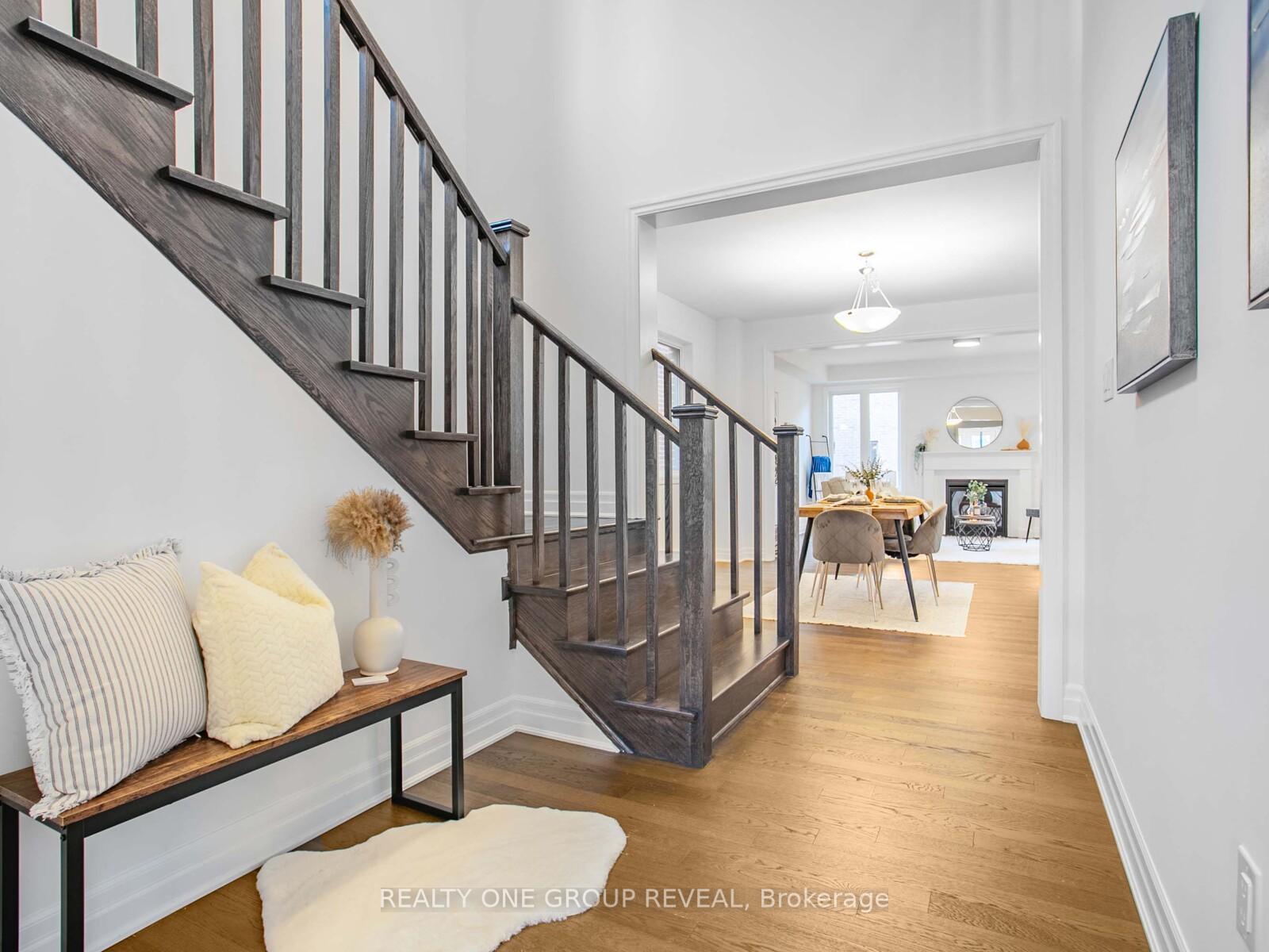 Photo 4 of 2 Spring Oak Crescent, Markham, Rural Markham — HOMEH