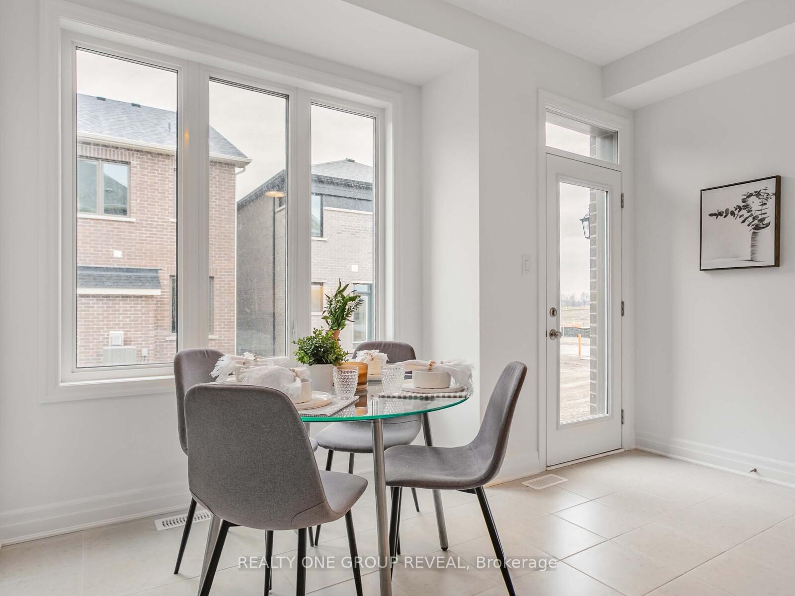 Photo 7 of 2 Spring Oak Crescent, Markham, Rural Markham — HOMEH