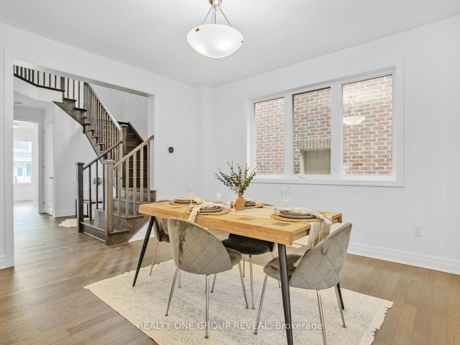 Photo 8 of 2 Spring Oak Crescent, Markham, Rural Markham — HOMEH