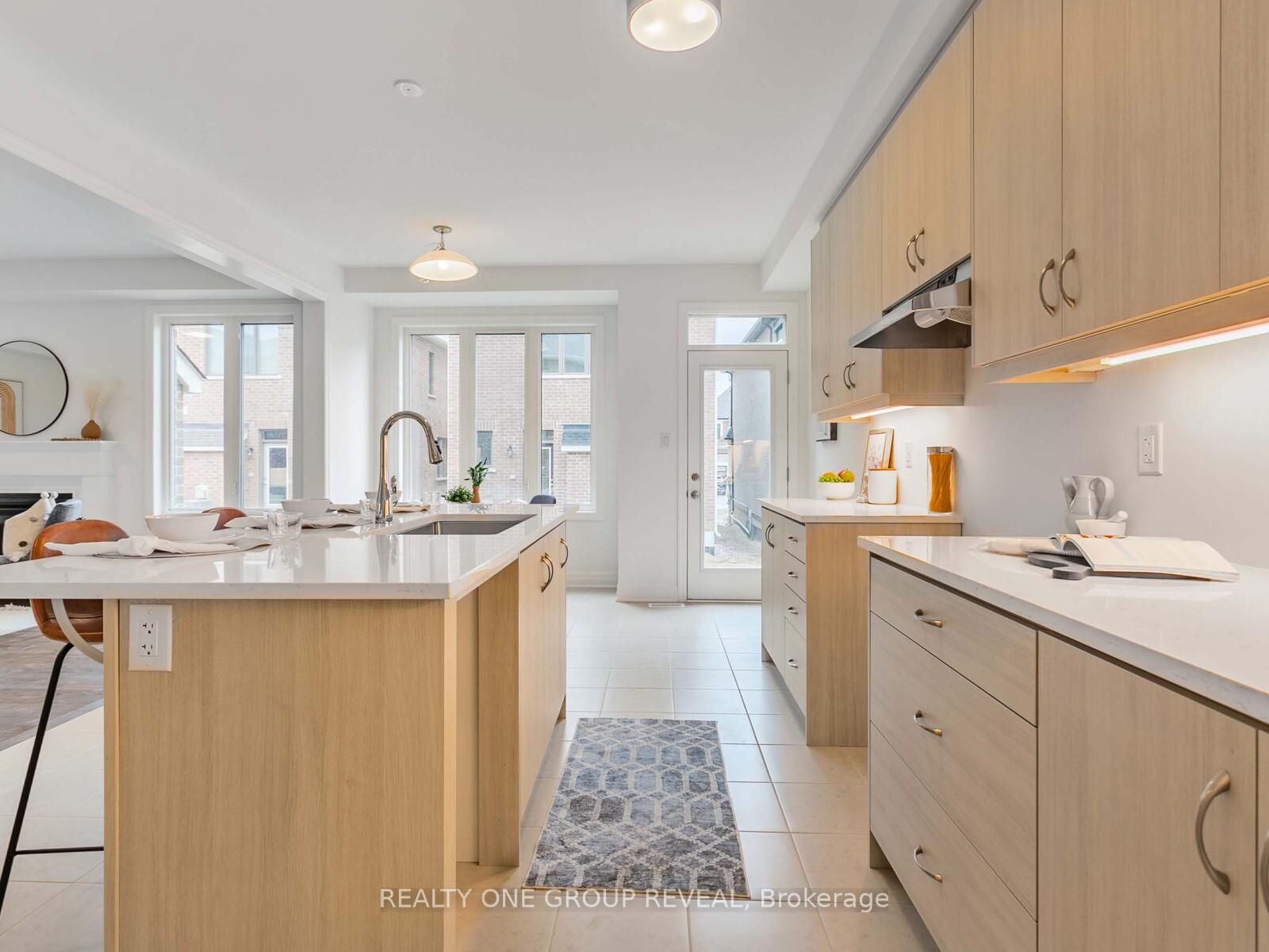 Photo 11 of 2 Spring Oak Crescent, Markham, Rural Markham — HOMEH