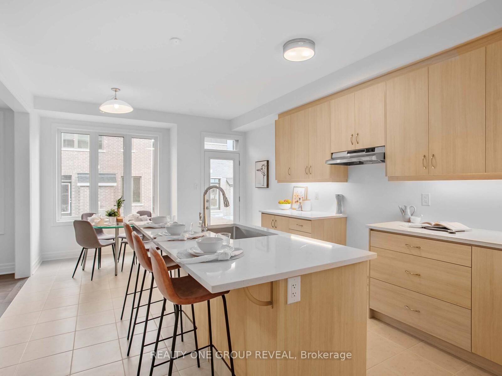 Photo 13 of 2 Spring Oak Crescent, Markham, Rural Markham — HOMEH