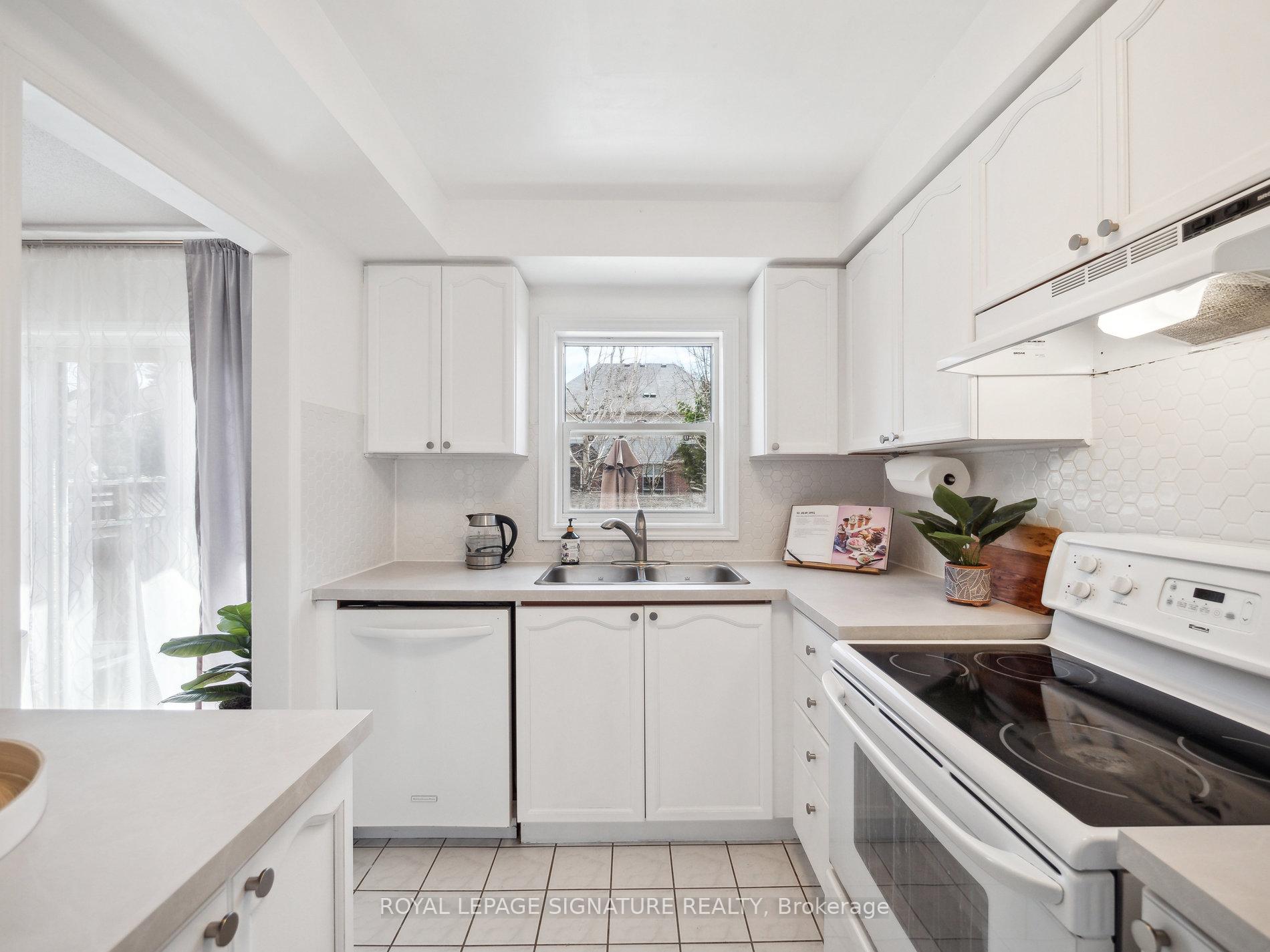 Photo 5 of 33 Mugford Road, Aurora, Bayview Wellington — HOMEH