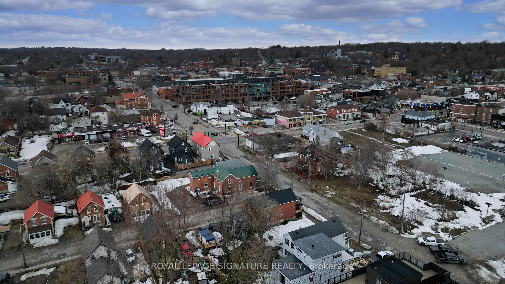 Photo 15 of 113 Colborne Street E, Orillia — HOMEH