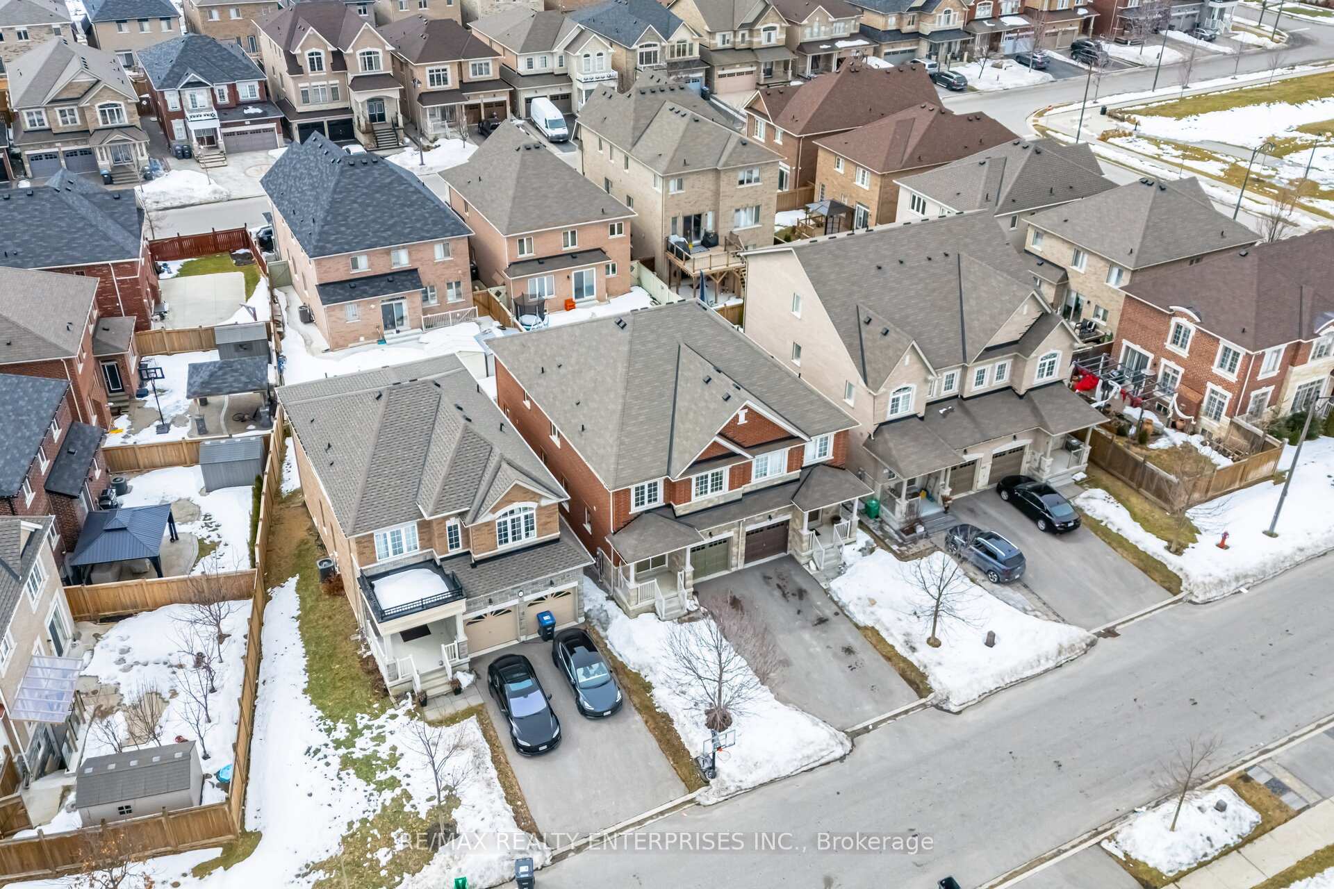 Photo 2 of 8 Falling Leaf Drive, Caledon, Caledon Village — HOMEH