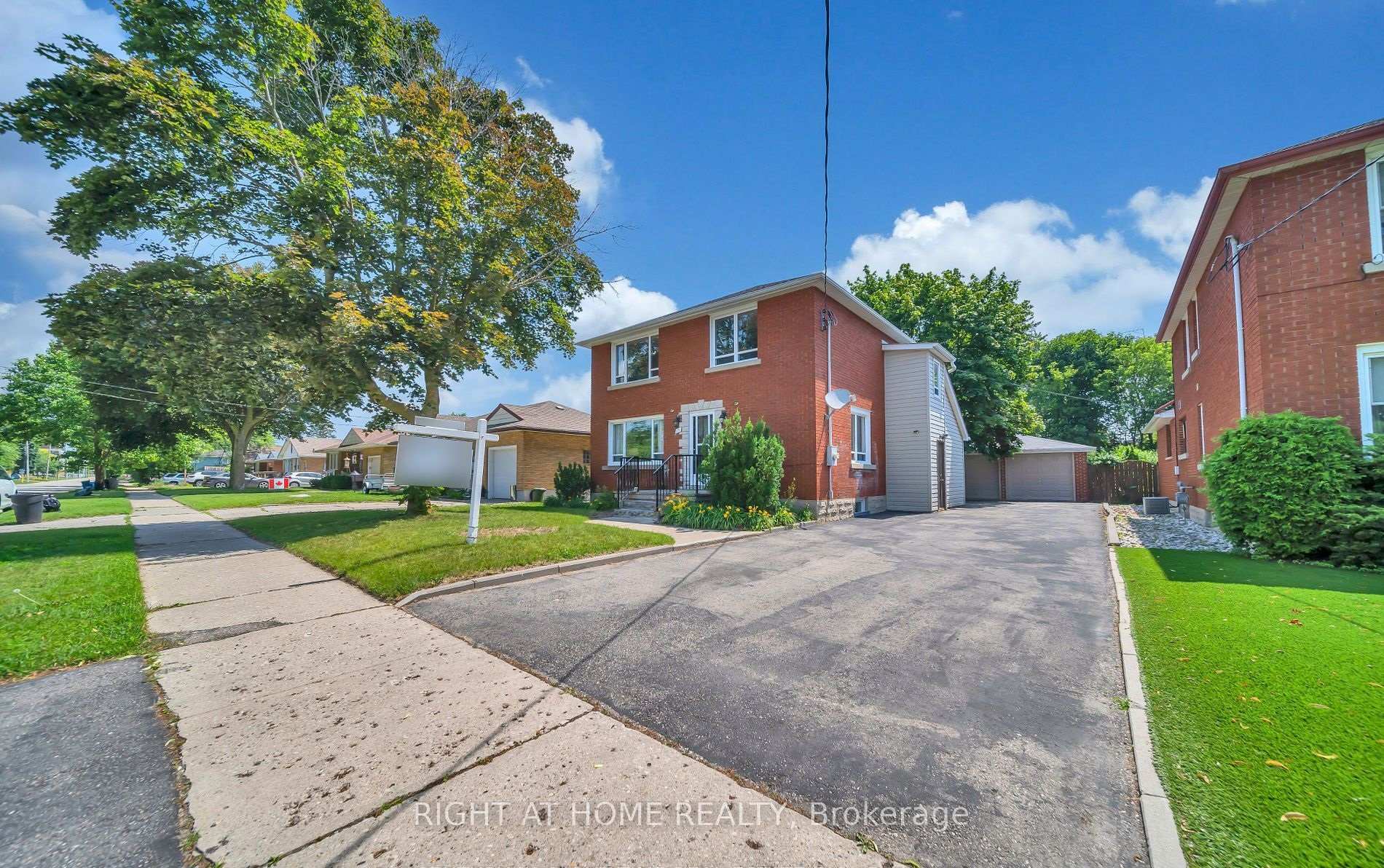Photo 3 of 171 Eighth Avenue, Kitchener — HOMEH