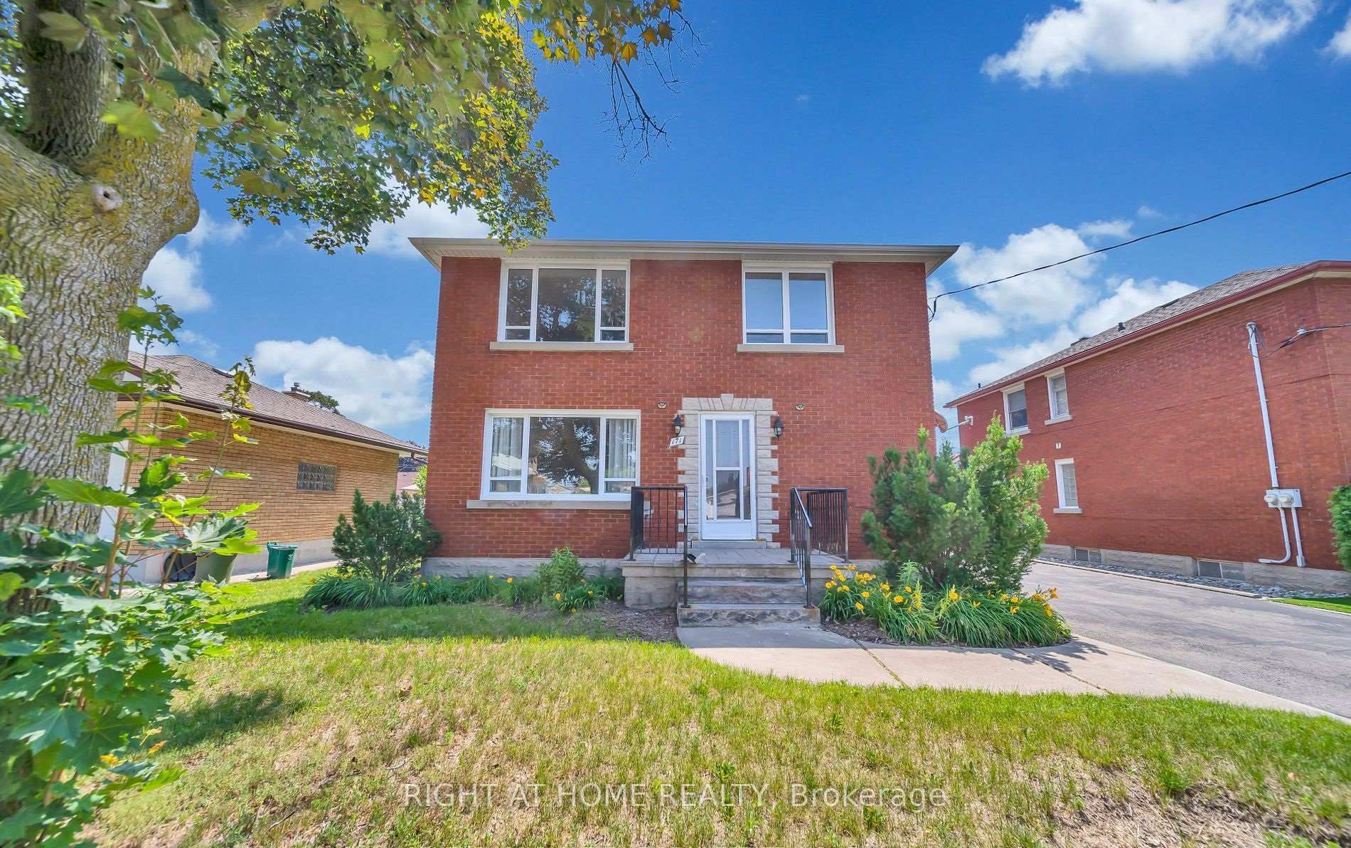 Photo 2 of 171 Eighth Avenue, Kitchener — HOMEH