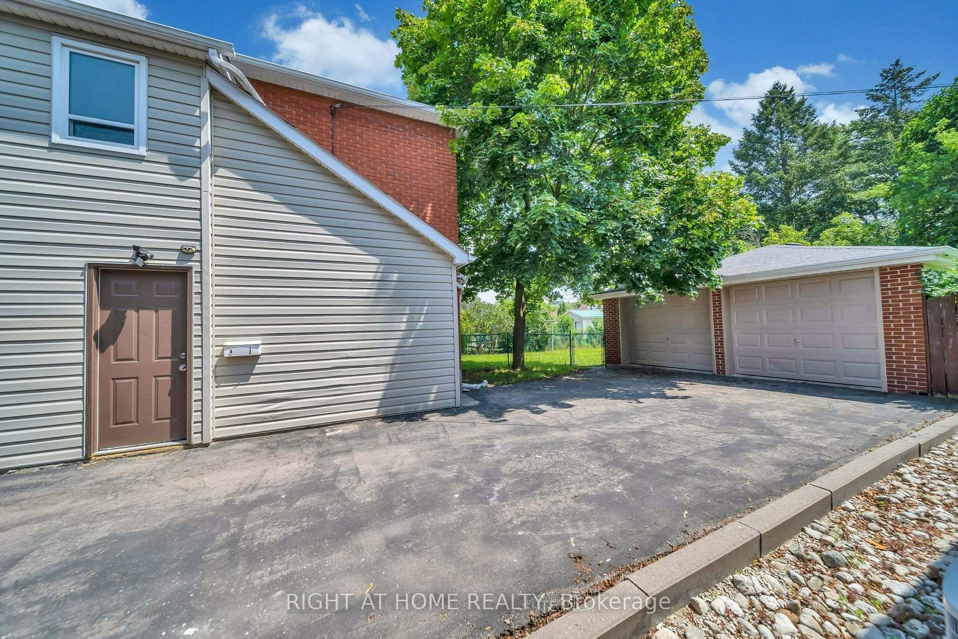 Photo 33 of 171 Eighth Avenue, Kitchener — HOMEH