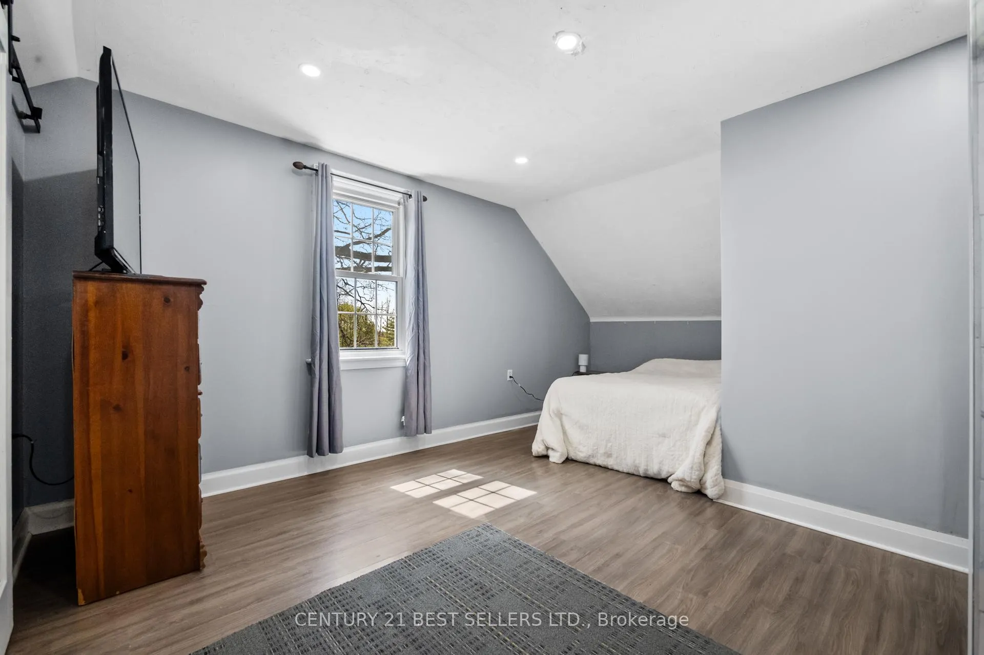 Photo 38 of Unit 2nd Level, 933 6 Highway N, Hamilton, Rural Flamborough — HOMEH