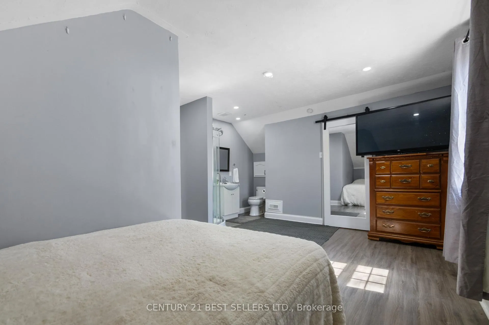 Photo 36 of Unit 2nd Level, 933 6 Highway N, Hamilton, Rural Flamborough — HOMEH