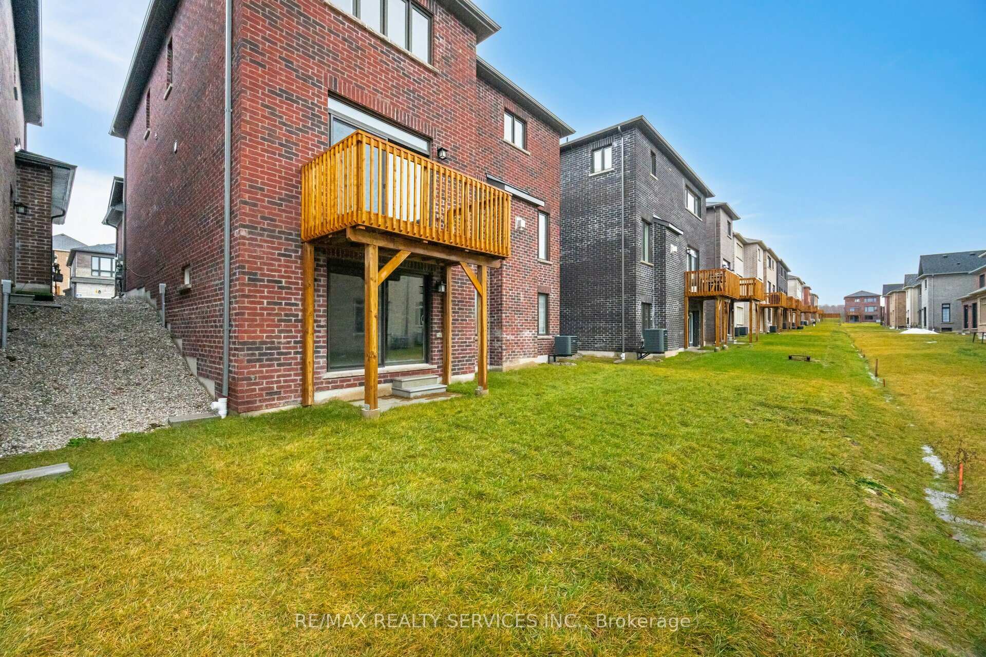 Photo 35 of 8 Sweet Cecily Street, Springwater, Minesing — HOMEH