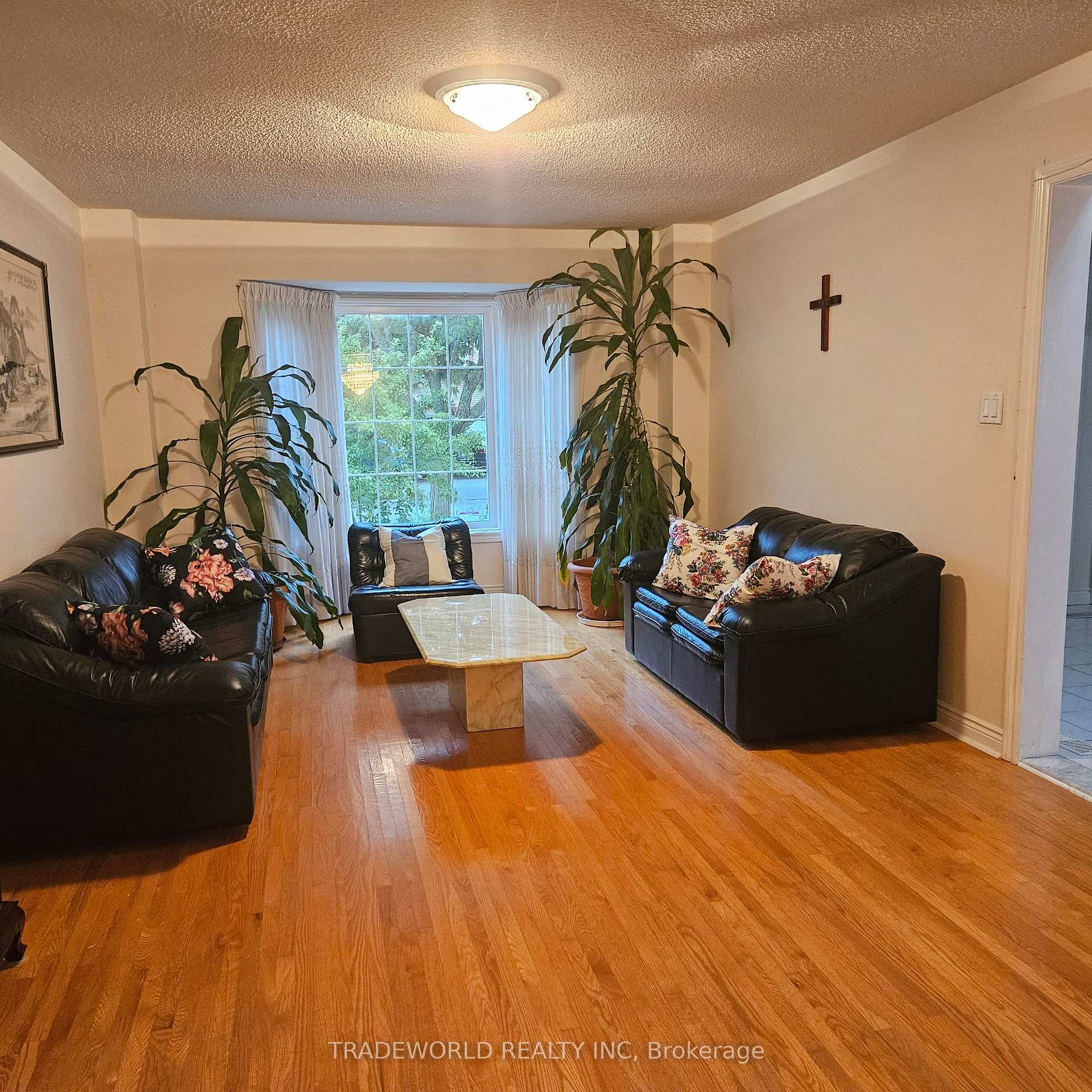Photo 5 of 110 Fitzgerald Avenue, Markham, Unionville — HOMEH