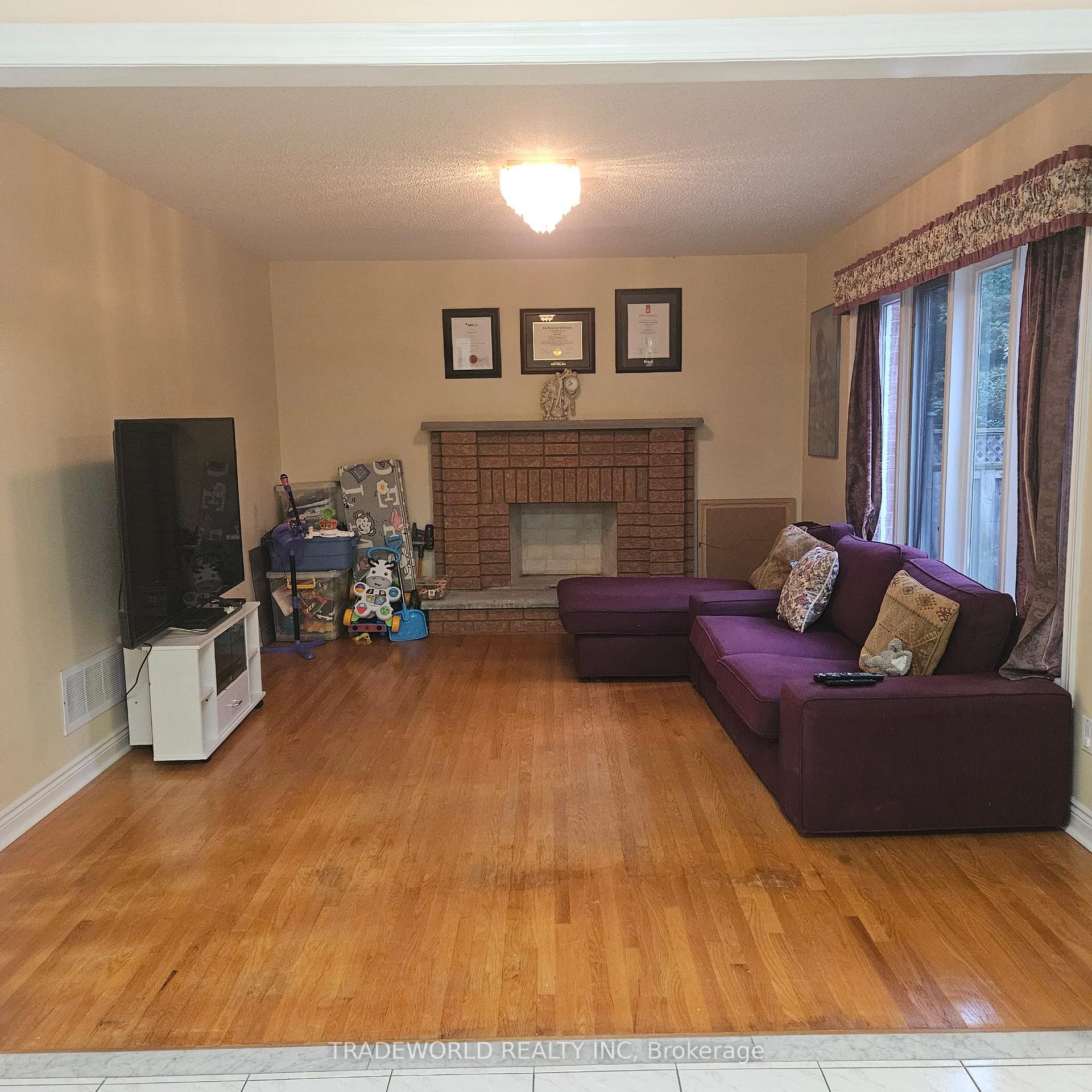 Photo 9 of 110 Fitzgerald Avenue, Markham, Unionville — HOMEH
