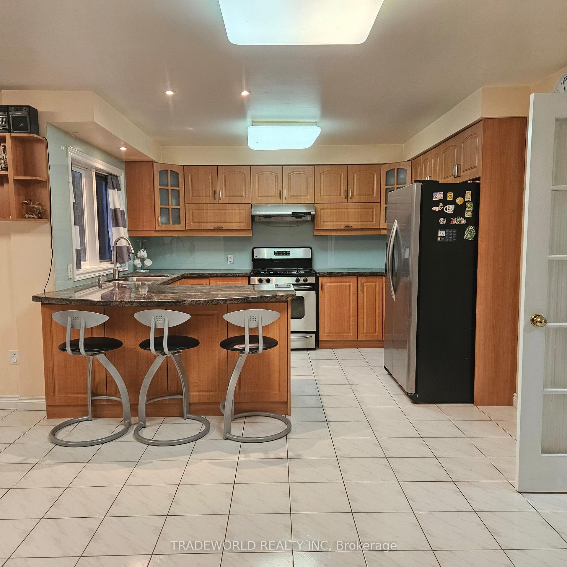 Photo 7 of 110 Fitzgerald Avenue, Markham, Unionville — HOMEH