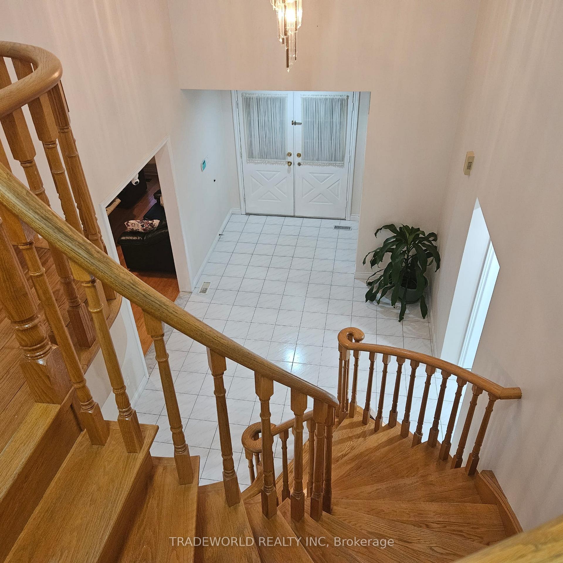 Photo 11 of 110 Fitzgerald Avenue, Markham, Unionville — HOMEH