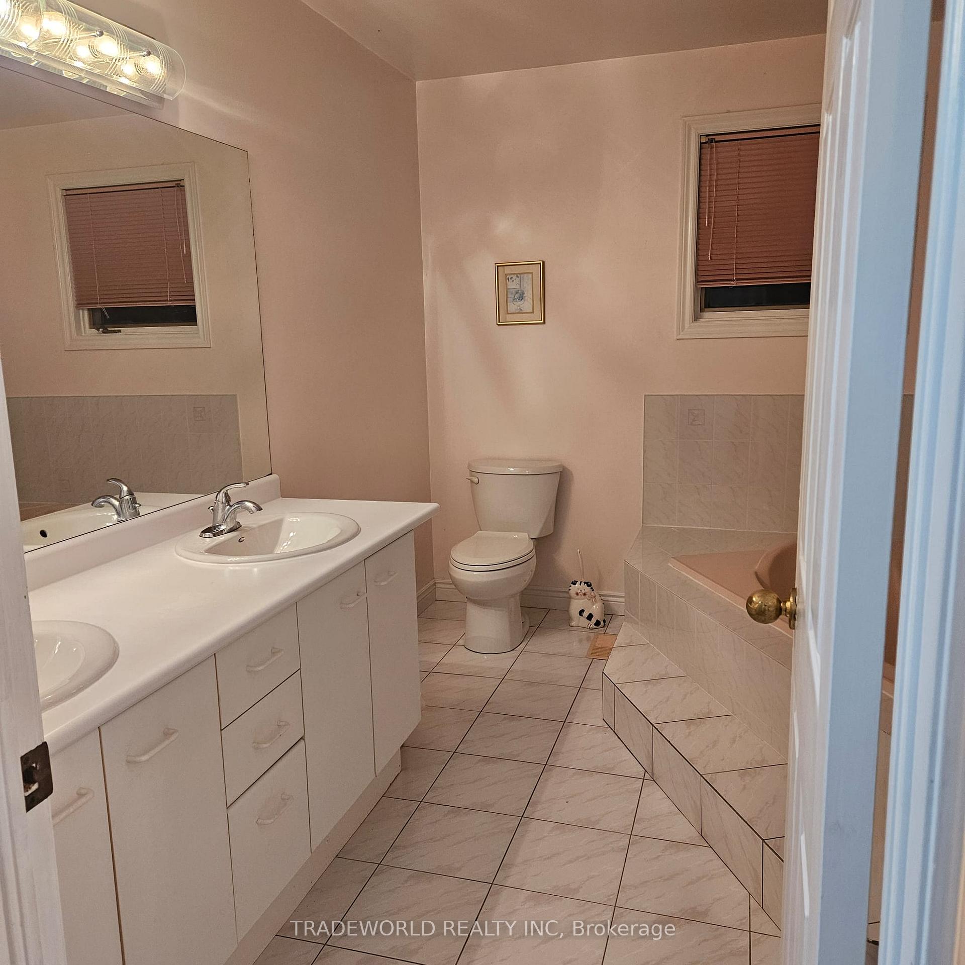Photo 16 of 110 Fitzgerald Avenue, Markham, Unionville — HOMEH